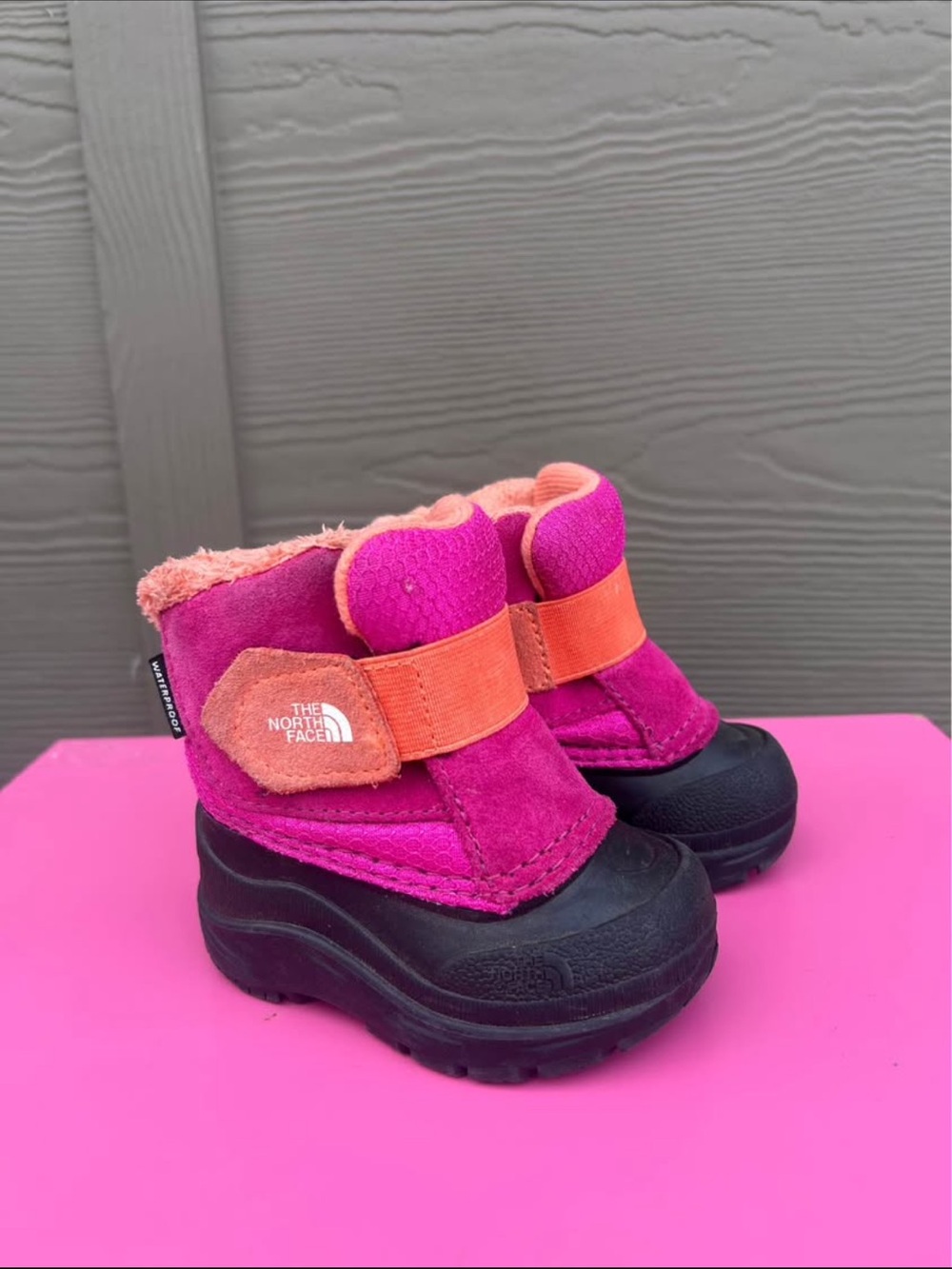The North Face Girls Alpenglow II Winter Boots, Waterproof, infant Size 4